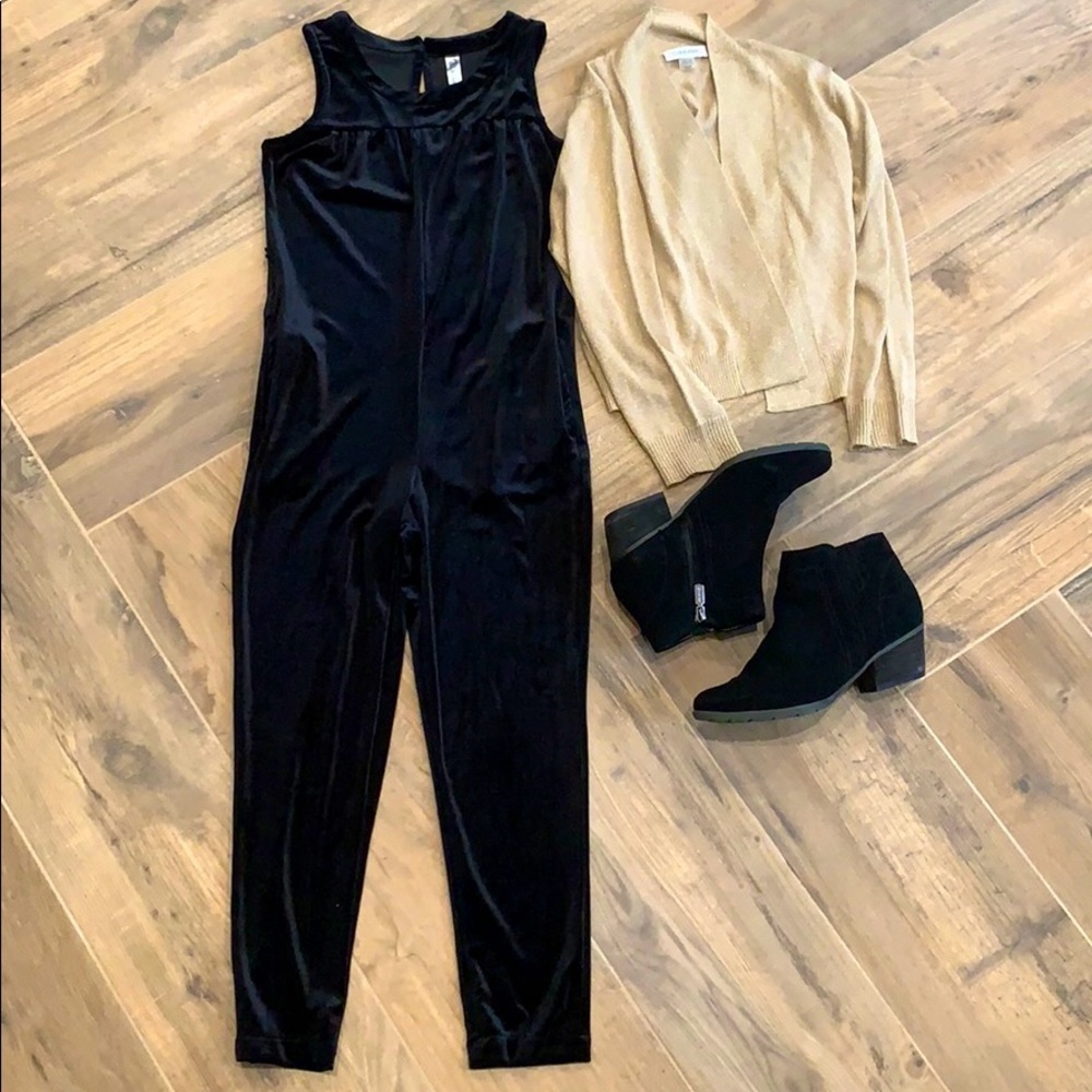 Cherokee pantsuit.